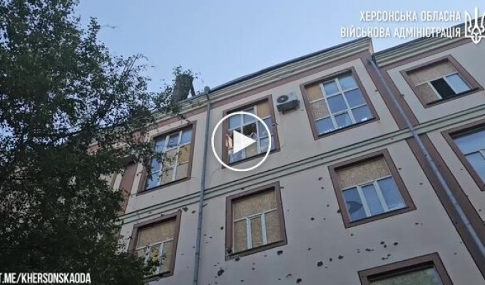 Оккупанты ударили по колледжу в центре Херсона