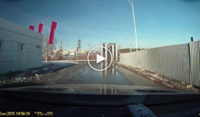 Нападение с ножом на автомобиль в Екатеринбурге