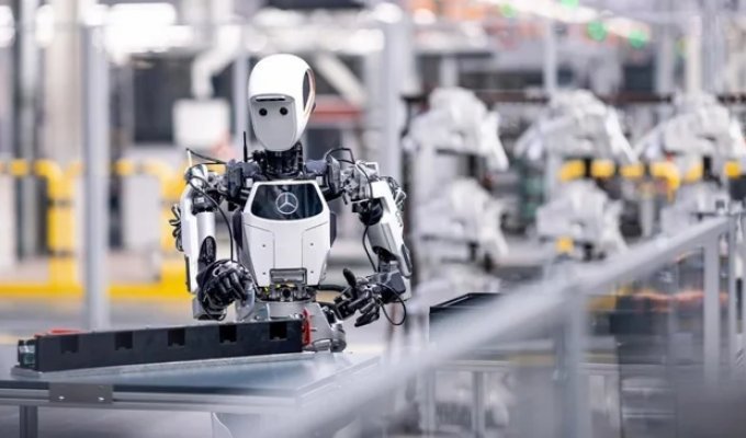 Humanoid robots from Texas will work at Mercedes-Benz (6 photos)