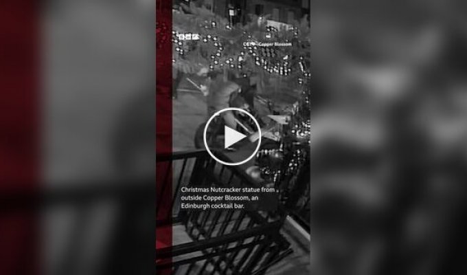 In Scotland, an unknown person stole a 2.5-meter Nutcracker