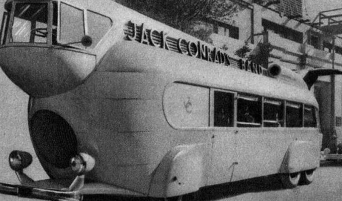 Bus with forward cab located on the second floor, created for the film in 1935 (7 photos + 1 video)