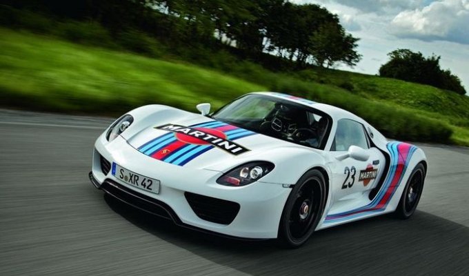 Новый гибридный Porsche 918 Spyder будет доступен в цвете Martini Racing (7 фото)