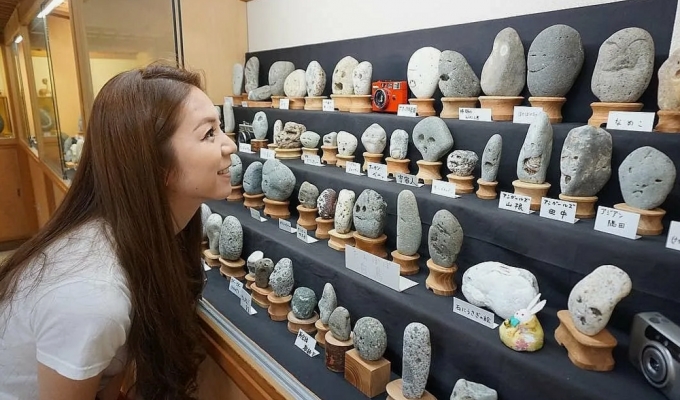 And why do the Japanese so love to look stones in the eyes (7 photos)