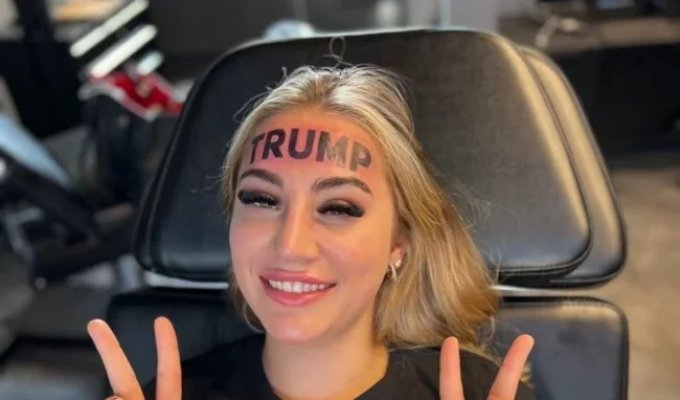 Trump on her forehead: a model got a tattoo in honor of the former US president (4 photos + 1 video)