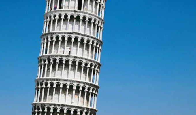 A Mistake That Became a Legend: Why the Leaning Tower of Pisa Hasn't Collapsed Yet (5 photos)