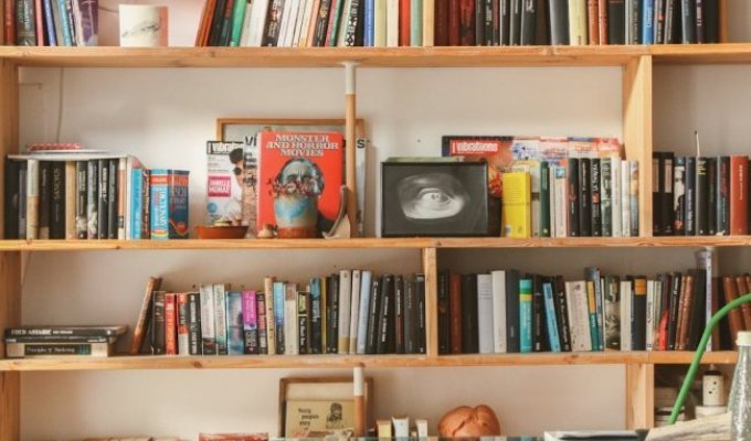 Как выбрать стеллаж для книг: материалы, размеры, стиль