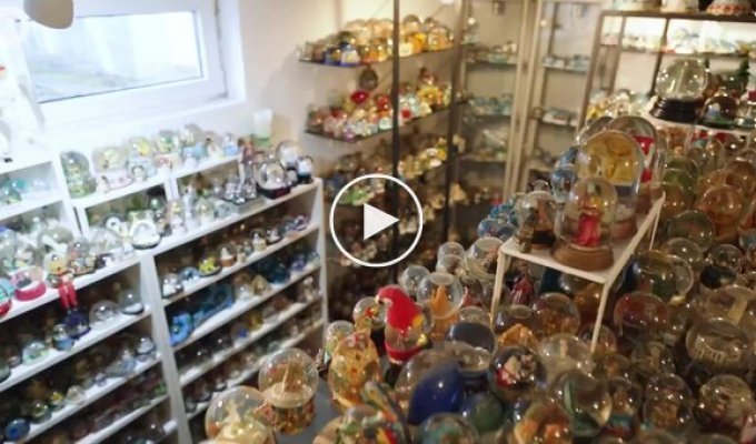 Найбільша колекція снігових куль