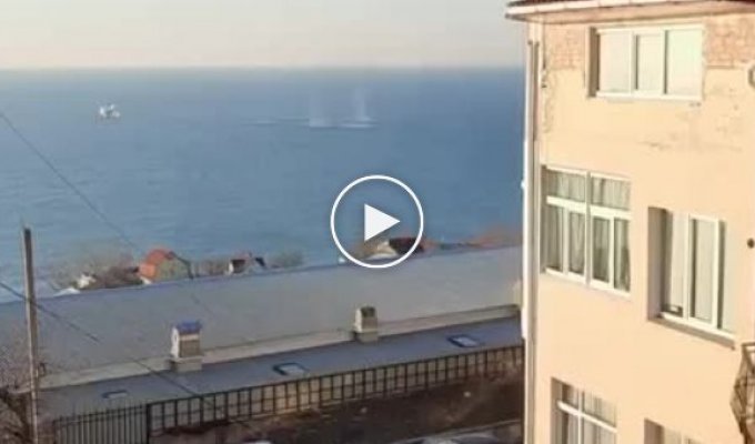 В результате утренних обстрелов из корабельной артиллерии России в Одессе разрушены несколько домов