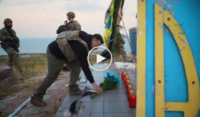 Президент Украины Зеленский посетил Змеиный остров на 500-й день полномасштабной войны