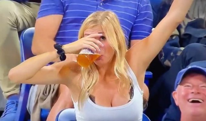 Меган Лаки - звезда US Open, которая эффектно пьет пиво (19 фото + видео)