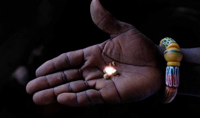 Нелегкая судьба золотодобытчиков из Ганы (13 фото)