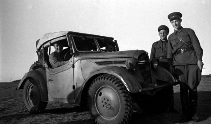 The first Japanese SUV Kurogane Type 95: reconnaissance vehicle used by the imperial army (4 photos + 1 video)