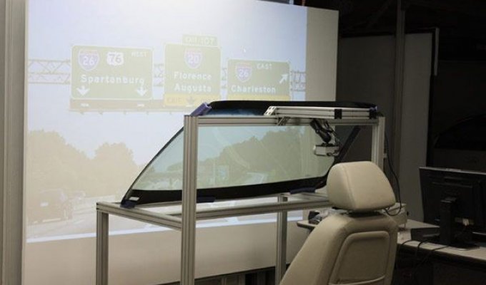 Концепт высокотехнологичного ветрового стекла для автомобиля (4 фото)