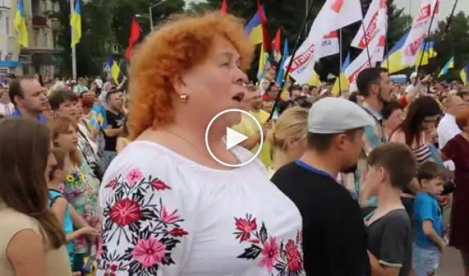 Краматорск массово поет Гимн Украины