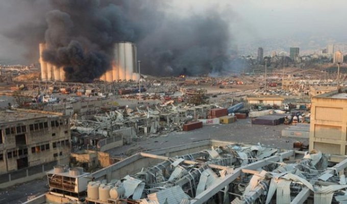 Во взрыве в Бейруте нашли "русский след" (2 фото)