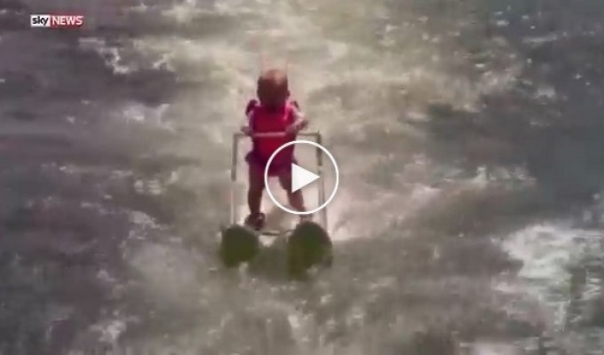 Полугодовалая девочка установила рекорд дальности езды на водных лыжах