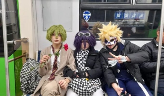 22 Subway Fashionistas Who Couldn't Care Less What Anyone Thinks (22 Photos)