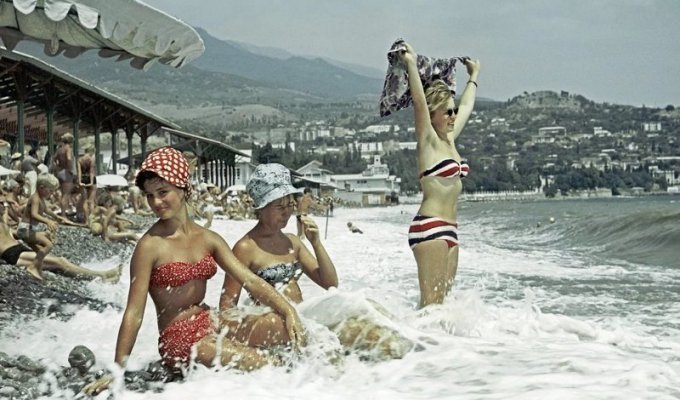 Пляжный отдых в СССР 70-80е годы (8 фото)