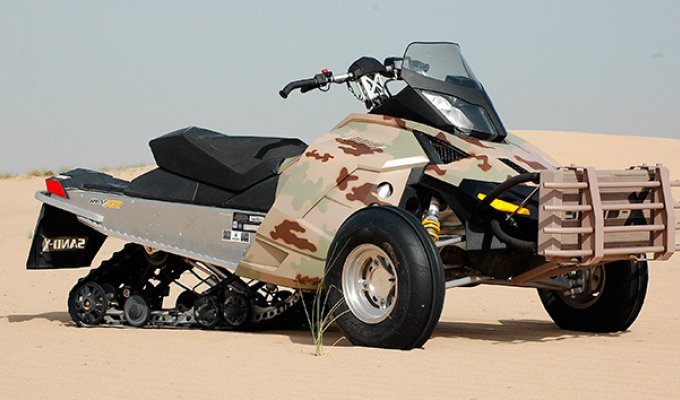 Военный гусеничный мотовездеход для пустыни (9 фото)