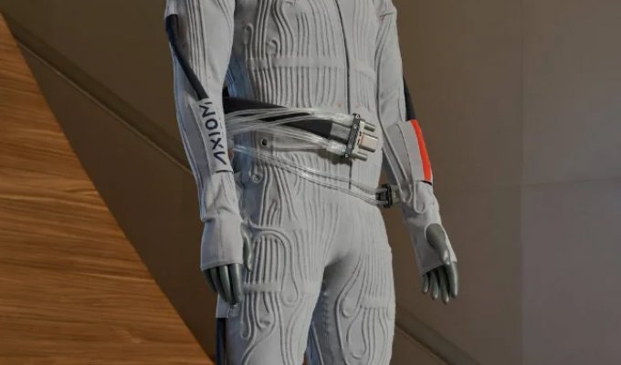 Лунный от кутюр: Prada и Axiom Space показали  высокотехнологичное термобелье для покорителей космоса (3 фото + видео)