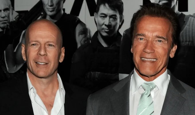 Arnold Schwarzenegger supported Bruce Willis, who ended his career due to illness (5 photos + 2 videos)