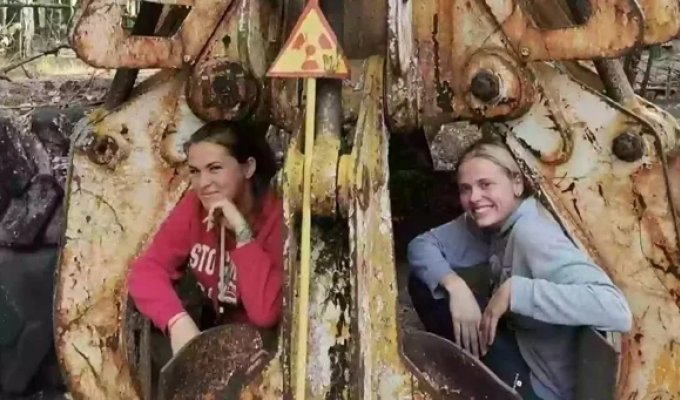Правда, скрытая за фотографией туристок в Чернобыле (3 фото)