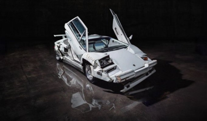 1989 Lamborghini Countach from The Wolf of Wall Street sells for $2 million (3 photos + 1 video)