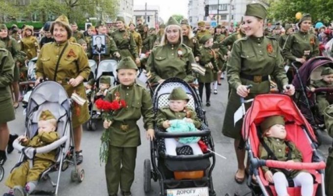 Социальные сети высмеяли празднование Дня победы в Москве (10 фото)
