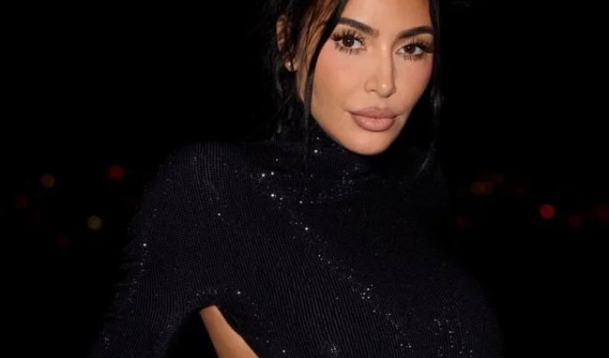 Kim Kardashian promotes her lingerie using a tried-and-tested method: stripping down on camera (7 photos)