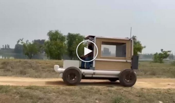 House on water and wheels: A Chinese inventor built an unusual motorhome from scrap materials