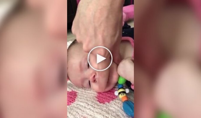 Как успокоить плачущего малыша