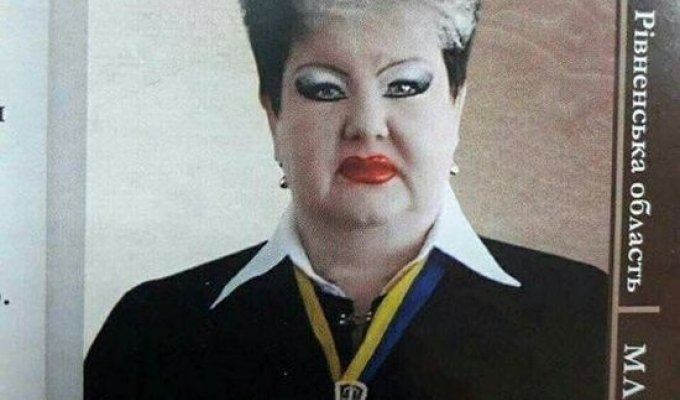 Украинская судья Алла Бандура получила прозвище Джокер из-за своей эффектной внешности (2 фото)