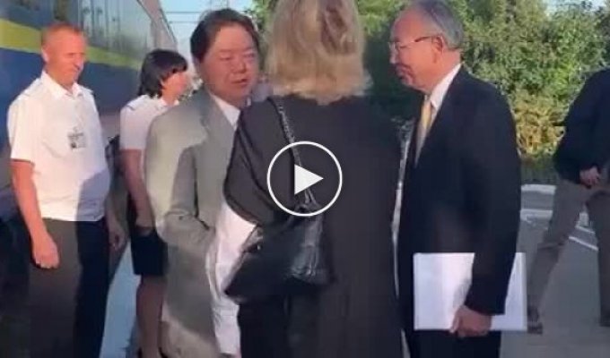 Министр иностранных дел Японии есимаса Хаяси прибыл в Украину