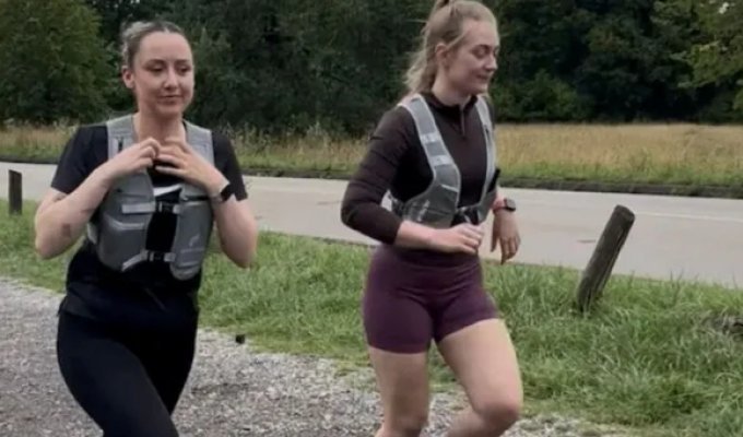 В Великобритании женщины-полицейские вышли на пробежку, чтобы пресечь домогательства (4 фото + 1 видео)