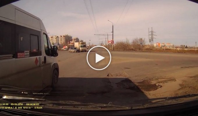 Авария на перекрестке в Тольятии