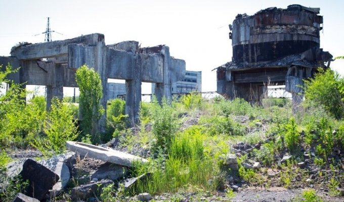 Как два советских студента по глупости уничтожили целый завод (4 фото)