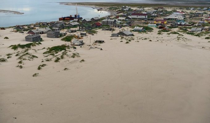 Русское Макондо: Поселение на Белом море погружается в пески (30 фото)