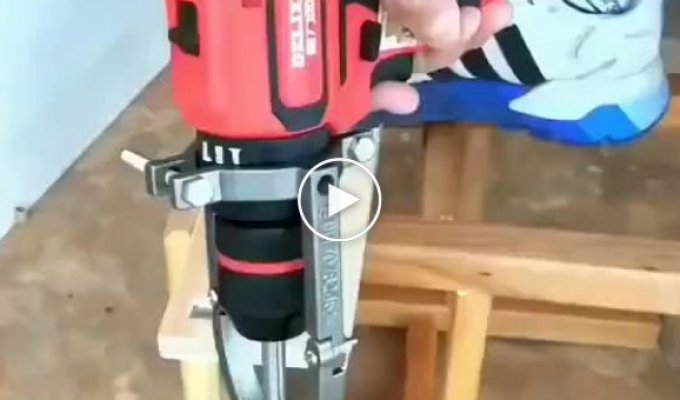 Useful attachment for a wood screwdriver