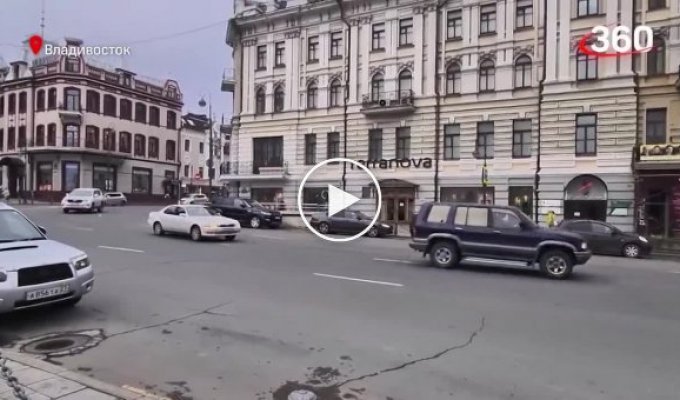 Таксисты избили и ограбили пассажира во Владивостоке