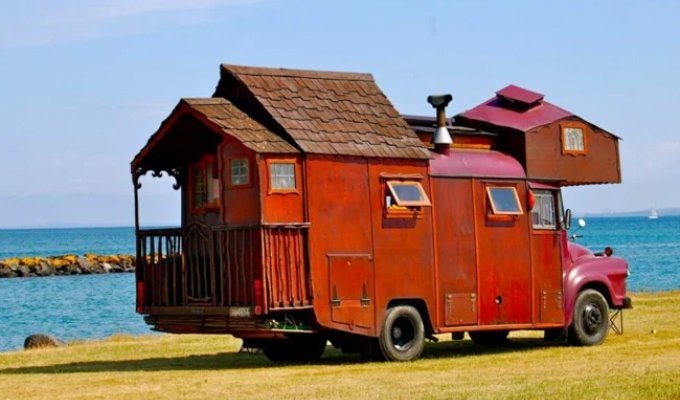 House Trucks: A Wild, Yet Endearing Relic of the Hippie Era (26 photos)