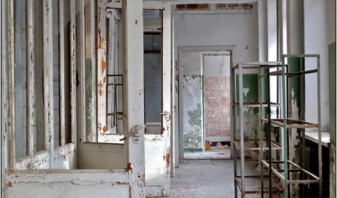 Abandoned experimental clinic (29 photos)