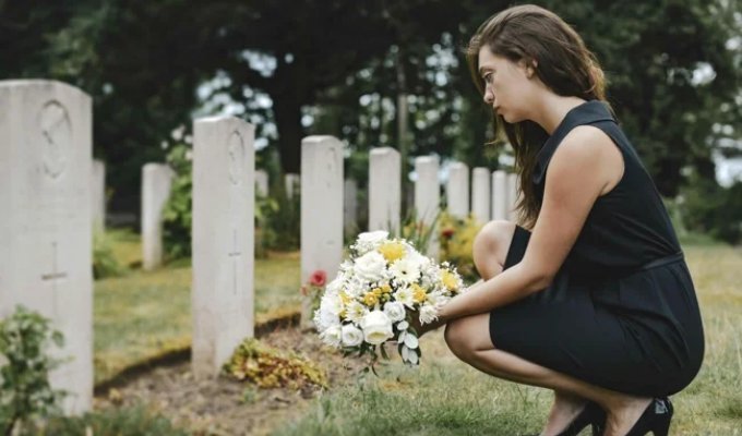 Widows could be burned, sold, or handed over to a brother-in-law: how different cultures treated women after their husbands died (13 photos)