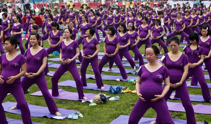 Taking turns on maternity leave - a brilliant idea from a Chinese official (7 photos)