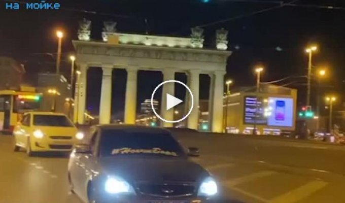 Блогер пострелял из автомата в центре Петербурга