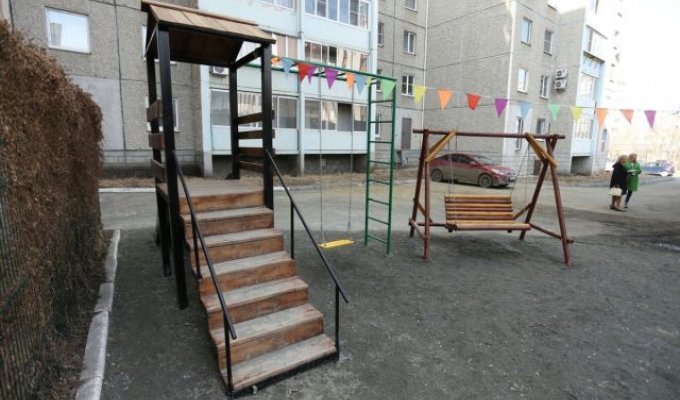 Жительнице Челябинска, построившей за своей счет детскую площадку, грозят штрафом в 100 000 рублей (4 фото)