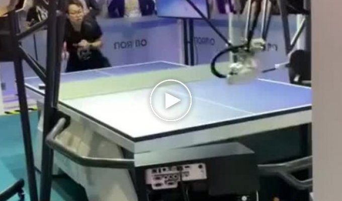 Чемпион мира по настольному теннису сыграл с роботом