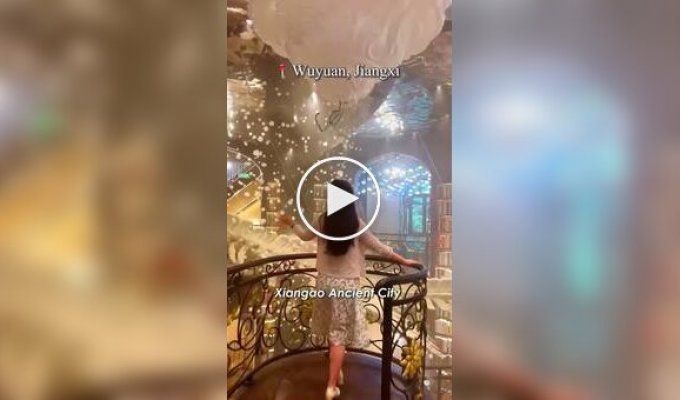 Библиотека со сказочной атмосферой