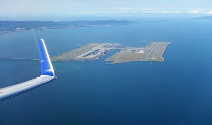 Как в Японии построили аэропорт прямо посреди моря (3 фото + 1 видео)
