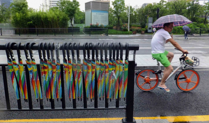 How the Chinese ruined a company by stealing an umbrella (8 photos)