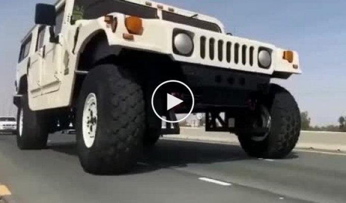 You can’t forbid living beautifully: a sheikh from the United Arab Emirates decided to create a Hummer H1